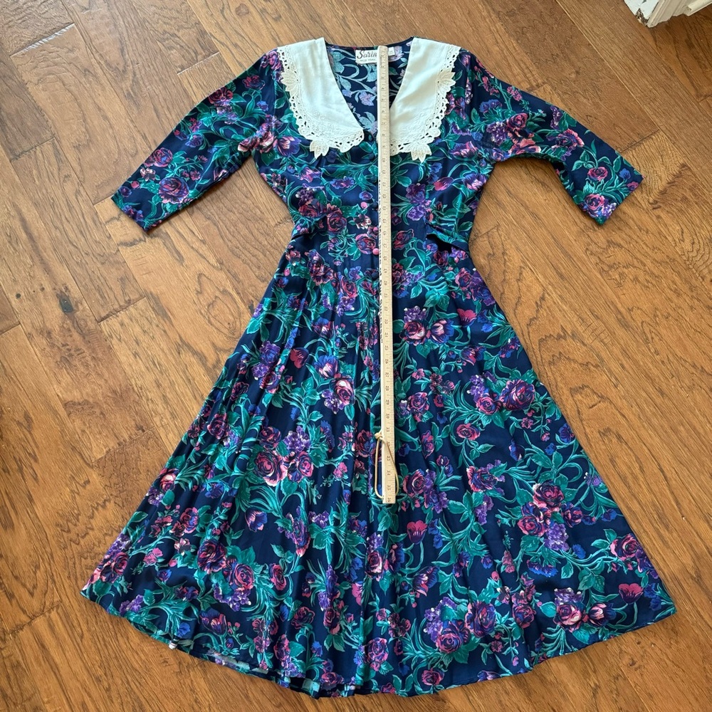 1980s Sarin NY Floral Dress Lace Bib Collar Cottage Prairie Pilgrim Folk MED - Picture 12 of 16
